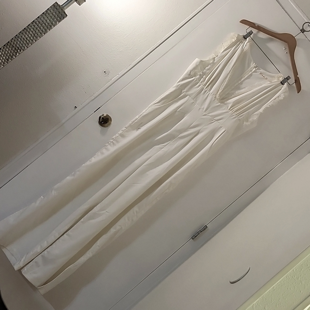 Francesca's Mi Ami- White Formal Sleeveless Jump Suit w/ Lace around chest.